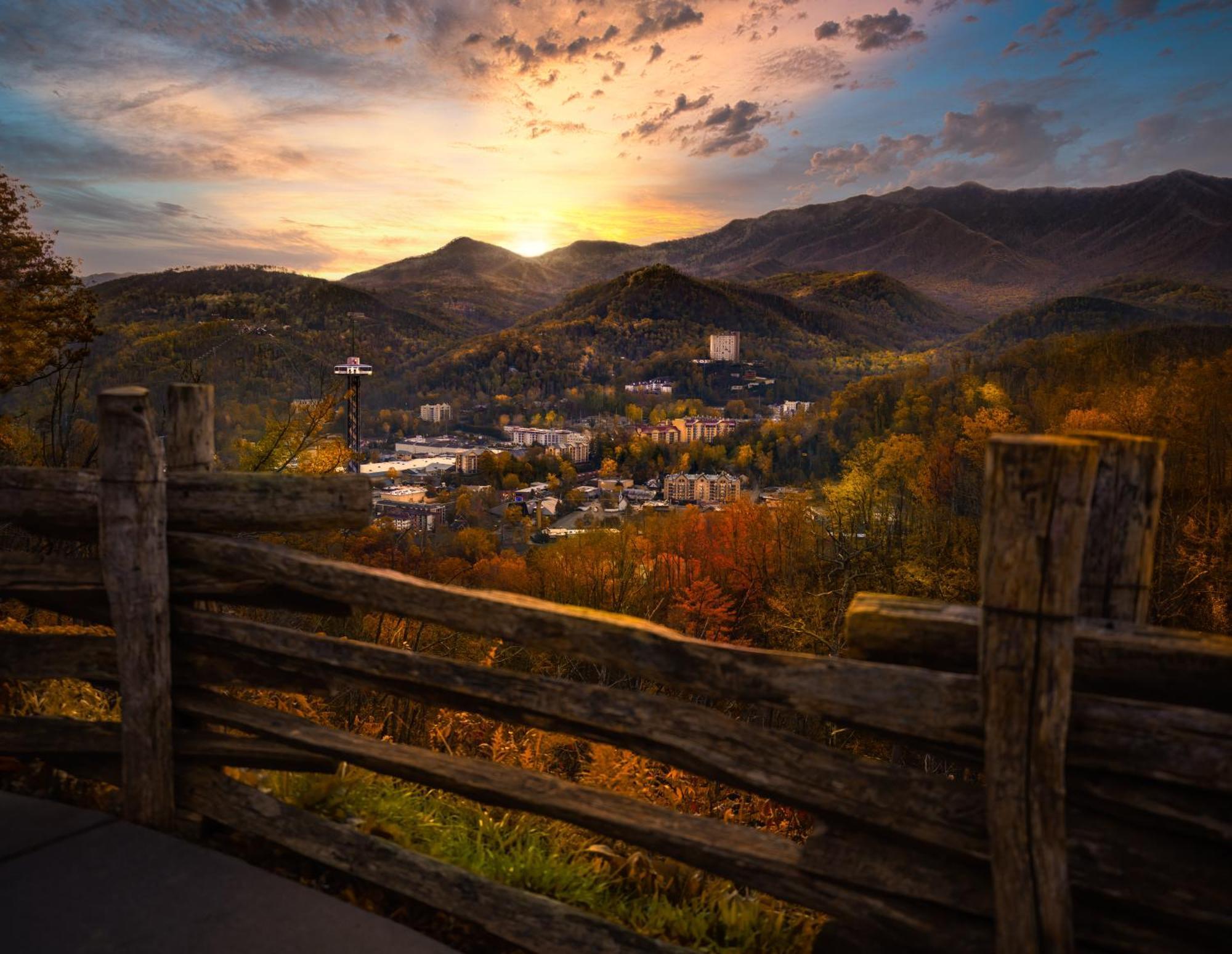 Majestic View Lodge, Amazing Views, Hot Tub, 1089 Free Tickets Each Paid Day, Dollywood And More جاتلينبرج المظهر الخارجي الصورة