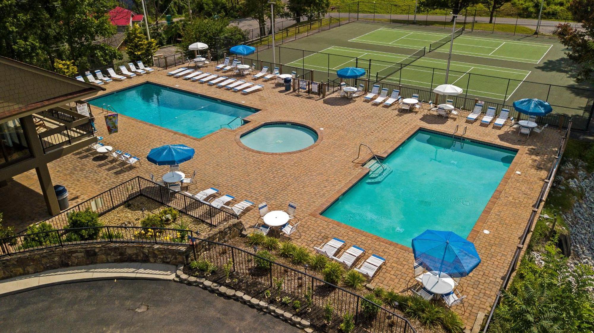 Majestic View Lodge, Amazing Views, Hot Tub, 1089 Free Tickets Each Paid Day, Dollywood And More جاتلينبرج الغرفة الصورة
