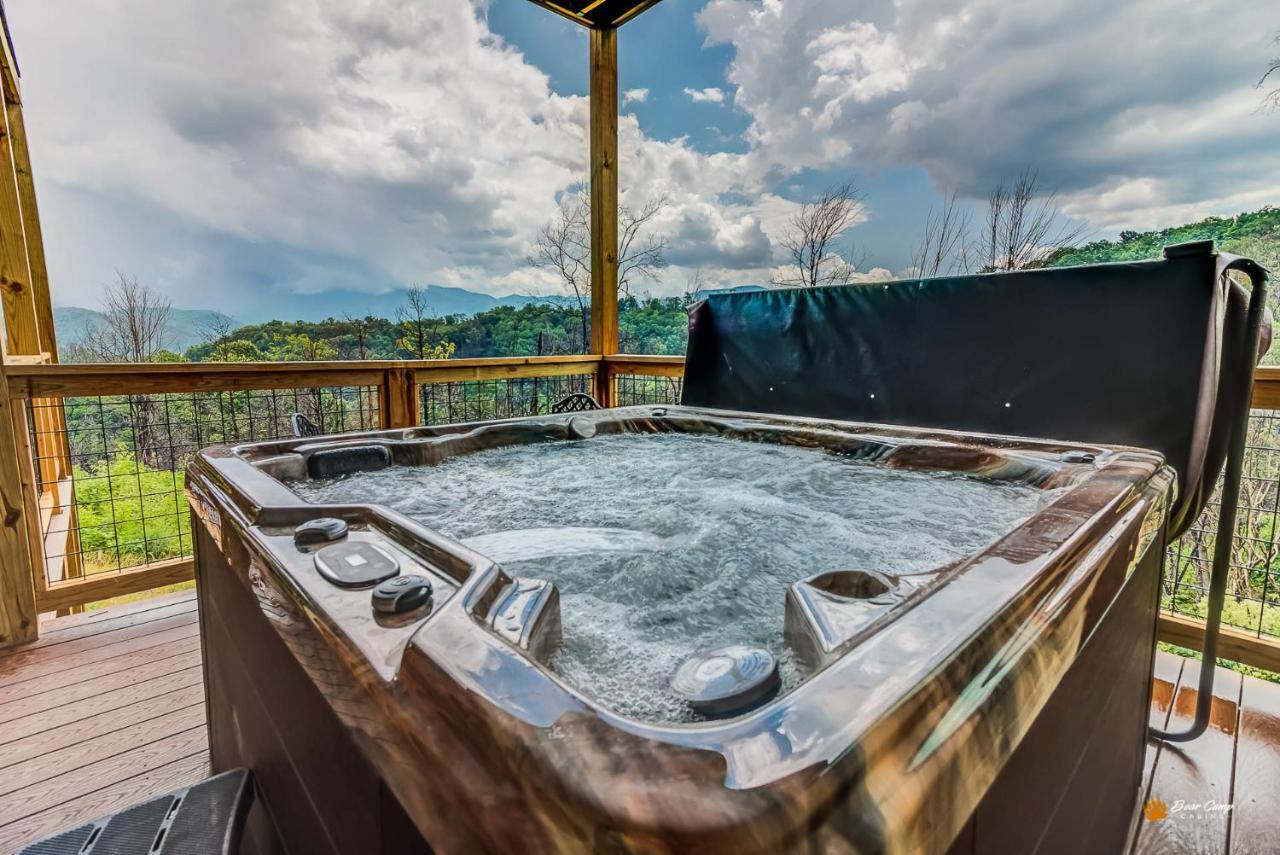 Majestic View Lodge, Amazing Views, Hot Tub, 1089 Free Tickets Each Paid Day, Dollywood And More جاتلينبرج المظهر الخارجي الصورة