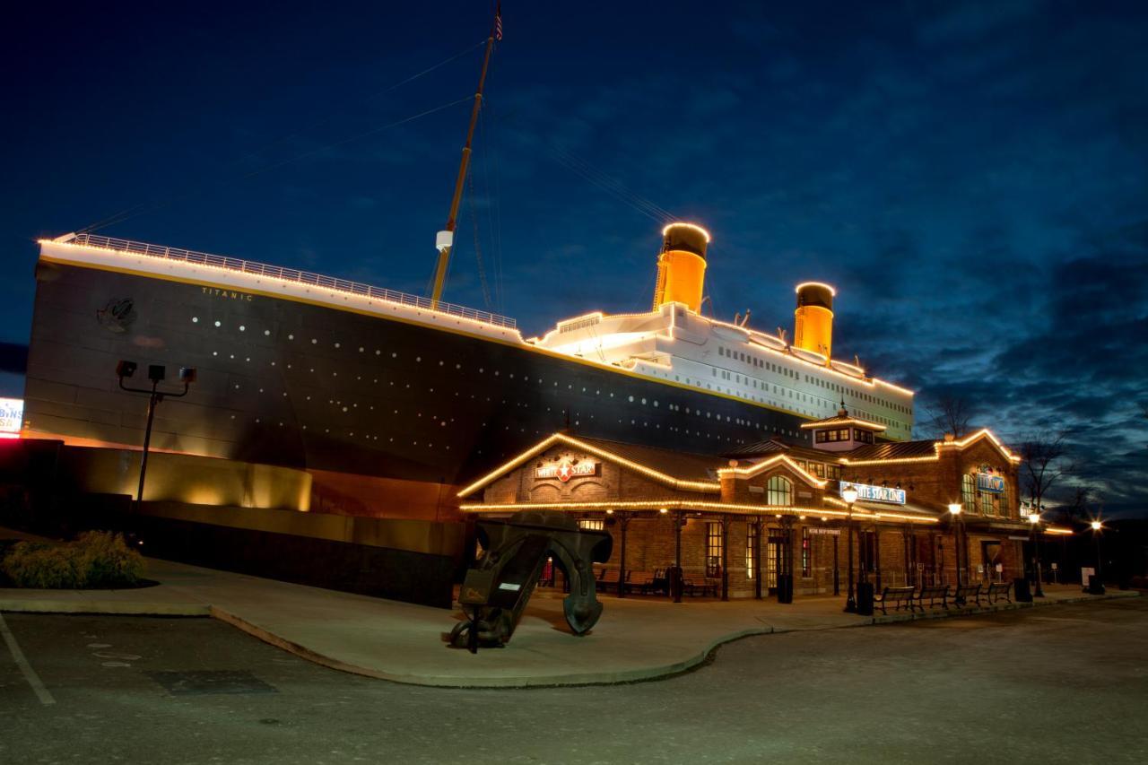 Majestic View Lodge, Amazing Views, Hot Tub, 1089 Free Tickets Each Paid Day, Dollywood And More جاتلينبرج المظهر الخارجي الصورة